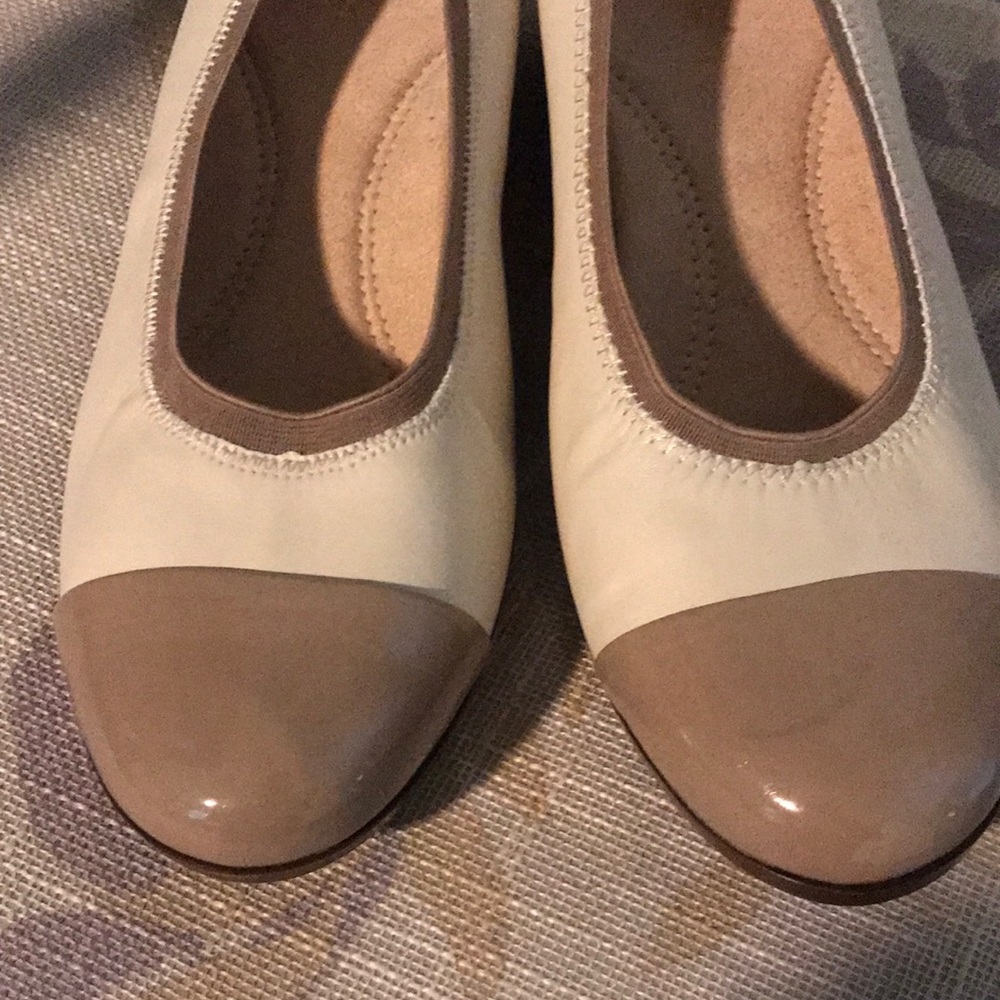 New Aerosoles cream and tan shoes never worn